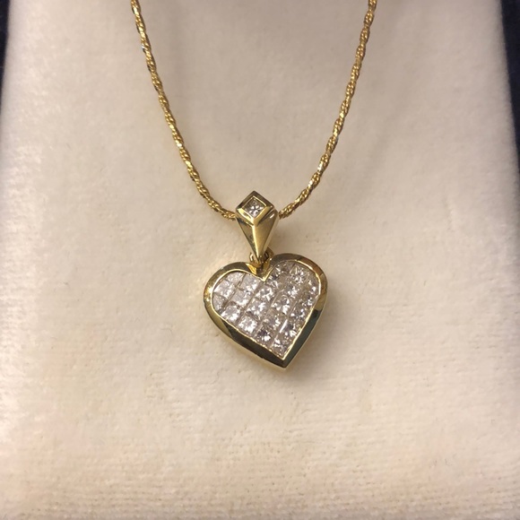 18K Gold Heart Pendant With 22 Diamonds - Picture 2 of 9